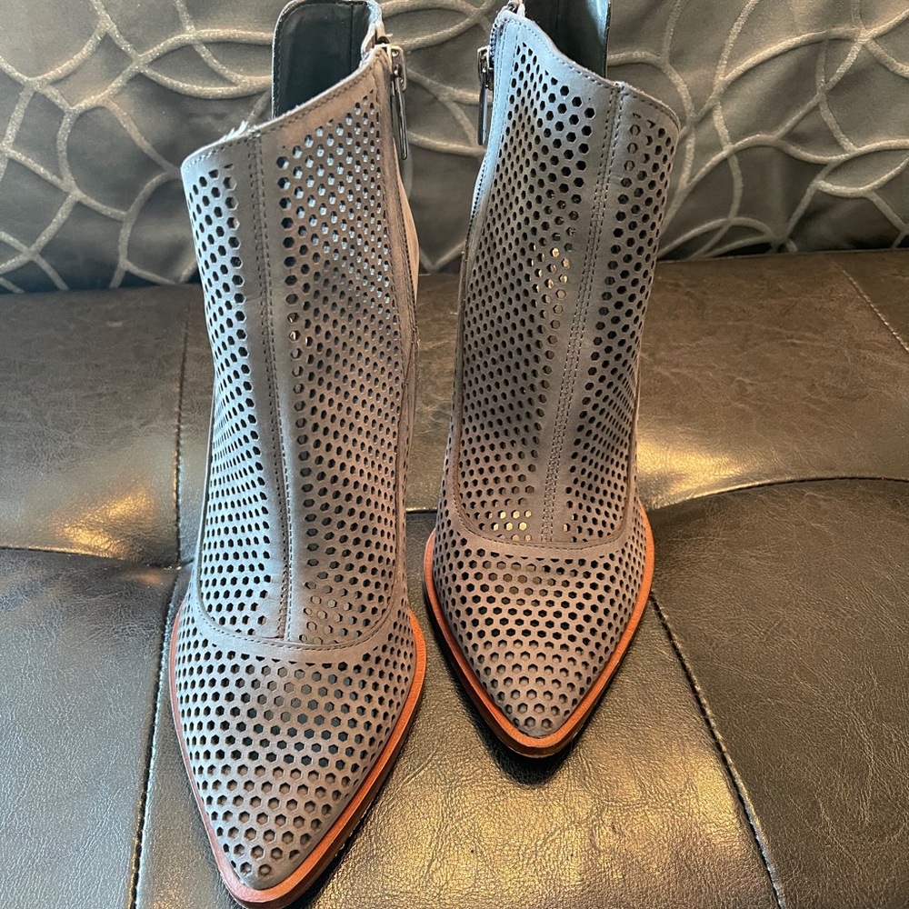 Vince Camuto size 8.5